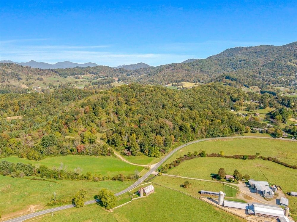 237 Ratcliff Cove Rd., Waynesville, NC 28786